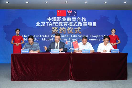 电视萤幕里有许多人描述已自动生成